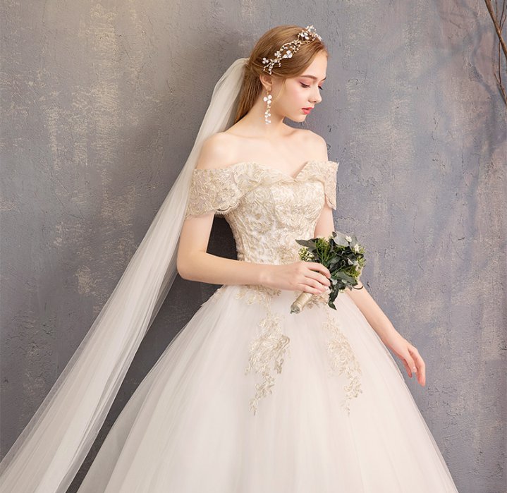 Bride slim formal dress flat shoulder light wedding dress