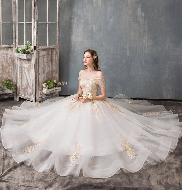 Light flat shoulder beautiful simple wedding dress for women
