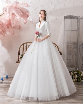 Bride dream trailing beautiful wedding dress