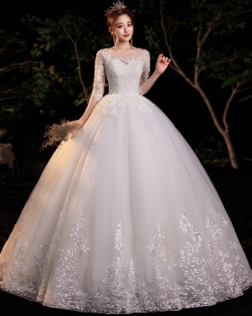 Beautiful flat shoulder bride slim veil wedding dress
