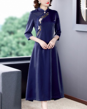 Chinese style autumn dress embroidered classical cheongsam