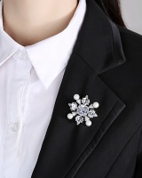 Pearl modeling accessories zircon brooch for women
