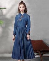 Pleated autumn dress show high embroidery long dress