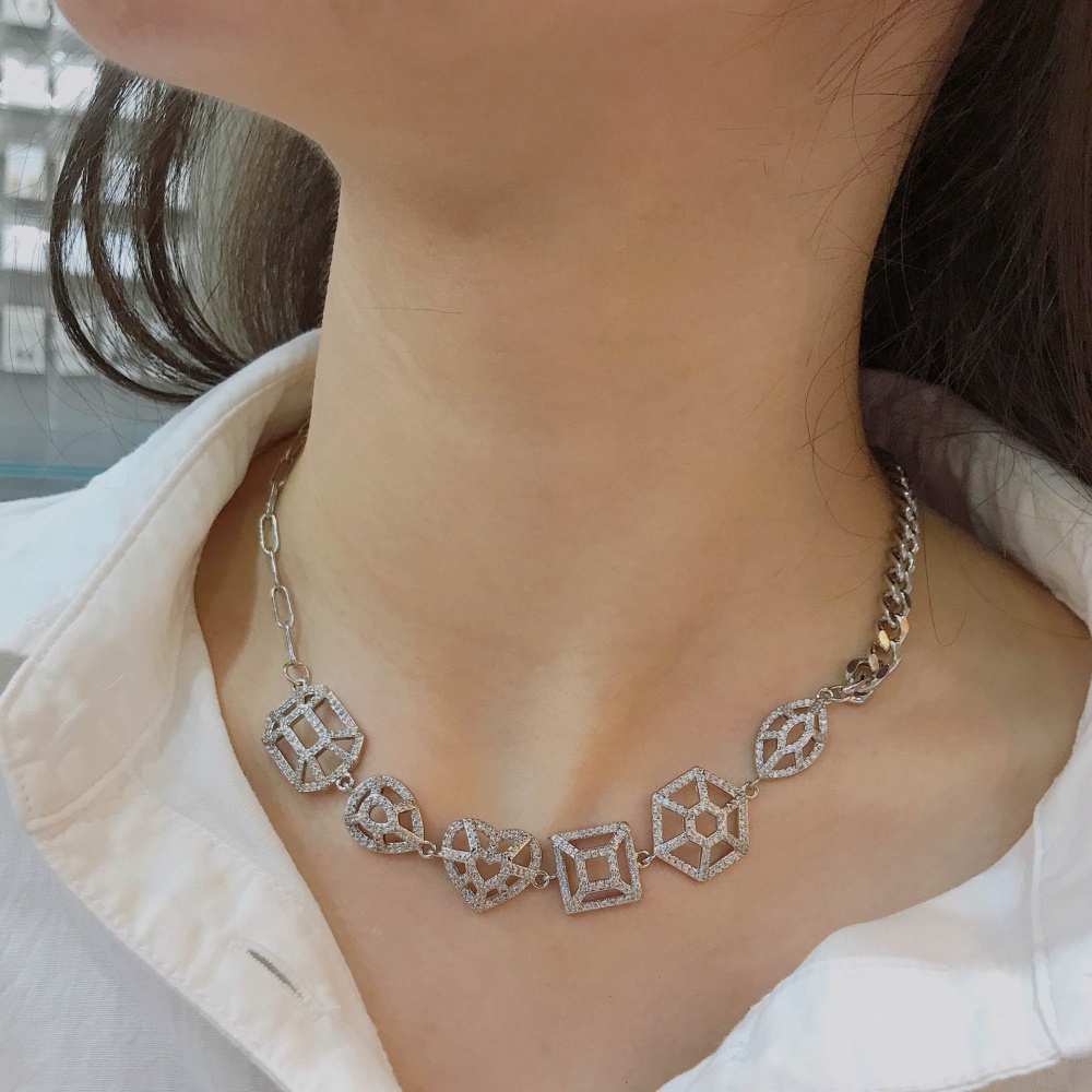 Personality integrated hollow modeling multifunction necklace