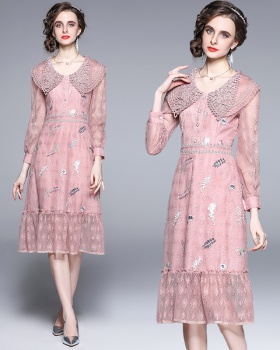 Pinched waist colors embroidered flowers long sleeve dress