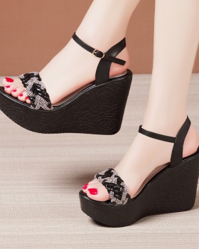 Open toe thick crust sandals slipsole platform for women