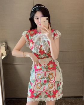 Colors rose-red short skirt embroidery tops 2pcs set