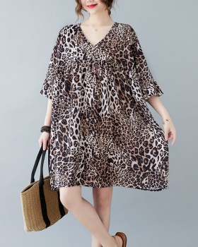 Fat large yard pinched waist leopard V-neck loose dress