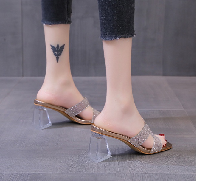 Transparent middle-heel crystal wears outside summer slippers