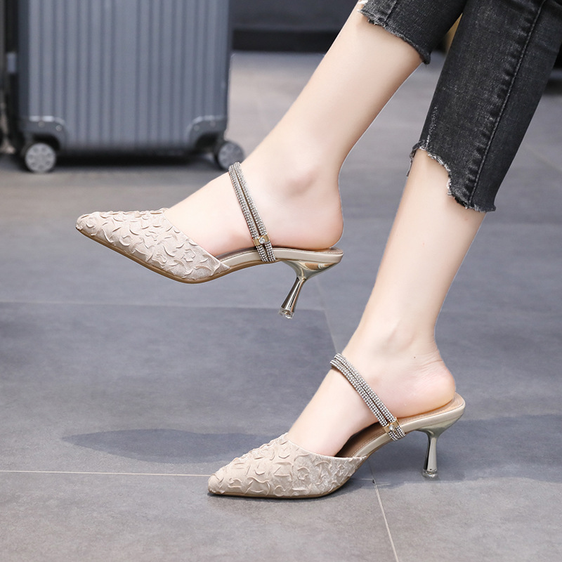 Wear rhinestone sandals pointed high-heeled slippers