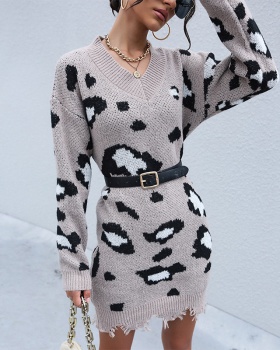 V-neck autumn and winter leopard fashion sweater dress