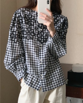 Embroidery round neck plaid long sleeve Korean style shirt