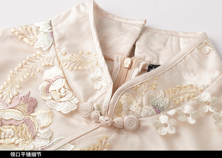 Fashion middle-aged cheongsam embroidery retro dress